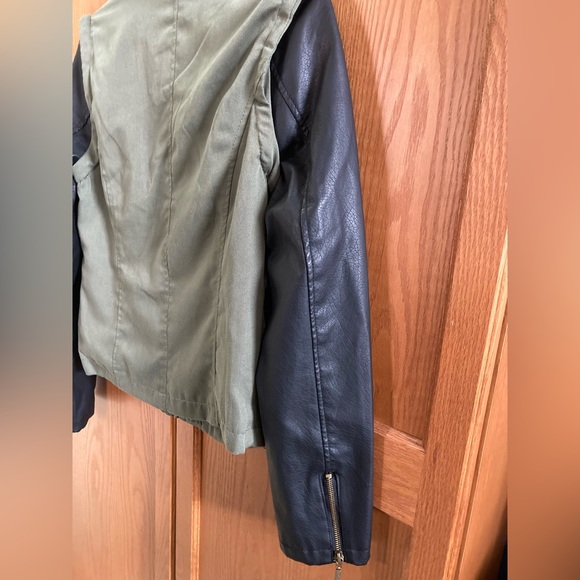 YOKI SPORT from the Outerwear Collection. New York Motto inspired Olive & Black - Picture 8 of 15